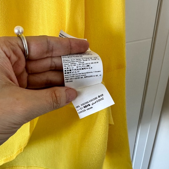 Lemon & Light Yellow Long Sleeve Shirt from United Colors of Benetton! 🌼 - Picture 8 of 9